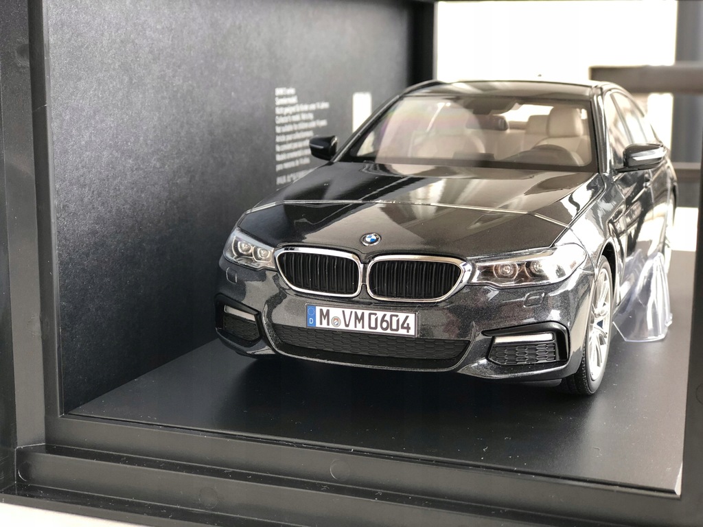 KYOSHO 1:18 MODEL BMW 5 series M-pakiet G30 - 7577442366