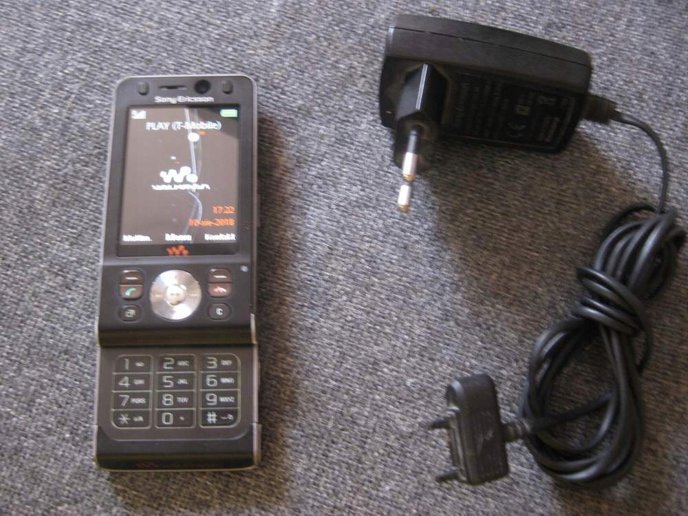 Sony Ericsson W910i ładny bez simloka z ładowarką