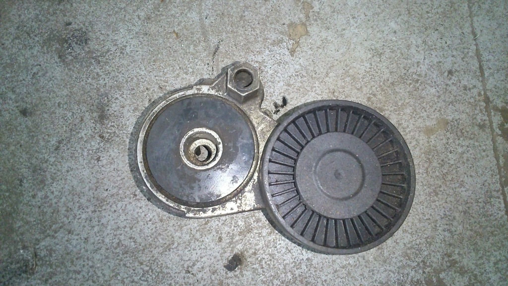 AUDI RS6 C5 2002 4,2 V8 NAPINACZ PASKA 077903133E