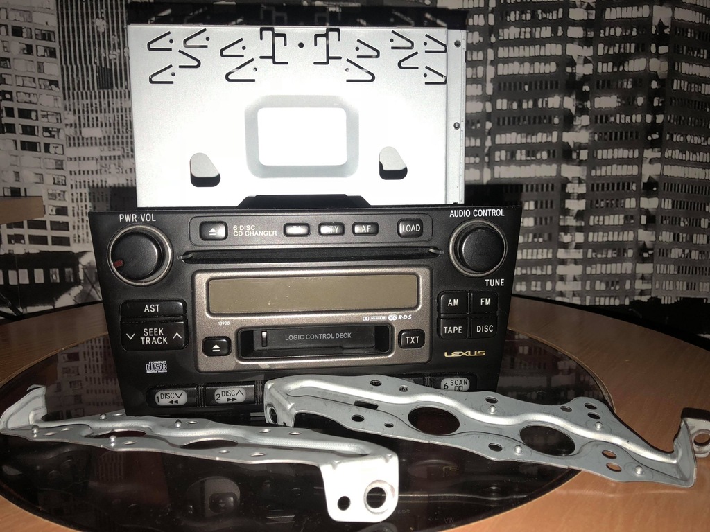 LEXUS IS 200 RADIO z mocowaniem