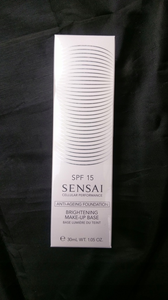 Rozświetlająca baza pod makijaż SENSAI (739)