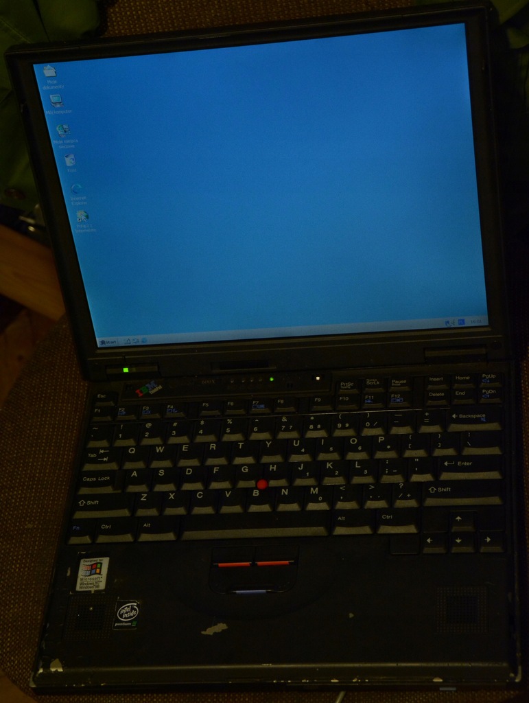 stary laptop IBM ThinkPad 600X Pentium 3 500MHz