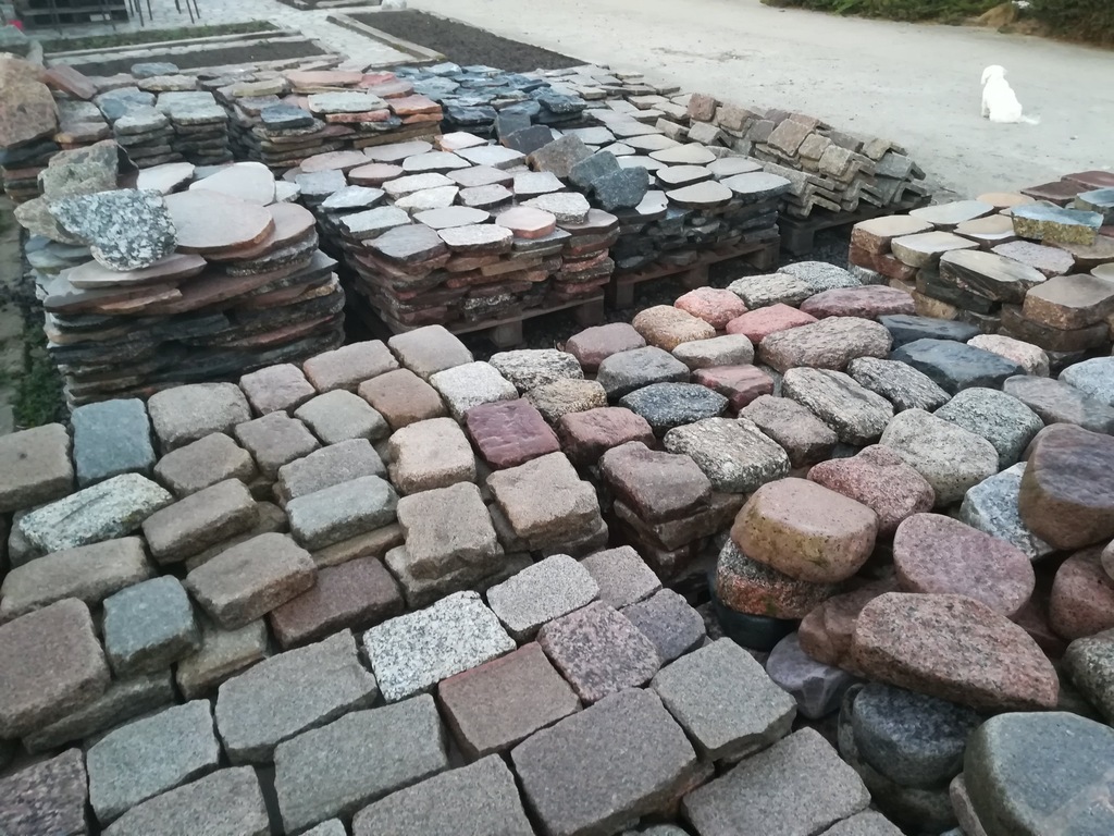 Kamień polny łupany, cięty, bruk.