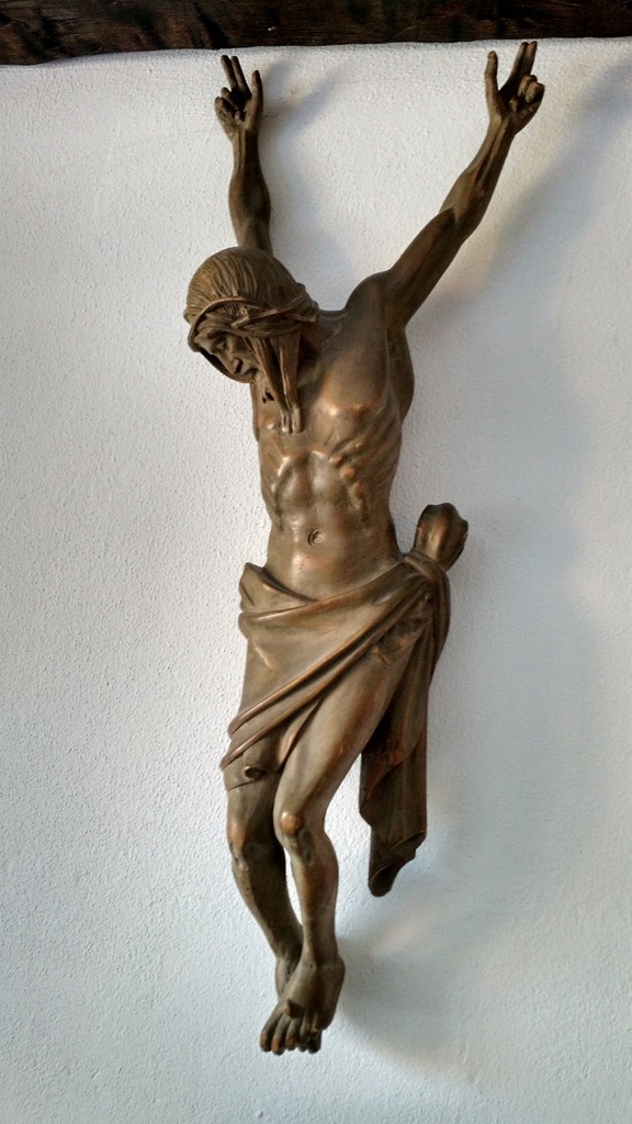 Niezwykła, drewniana figura Jezusa