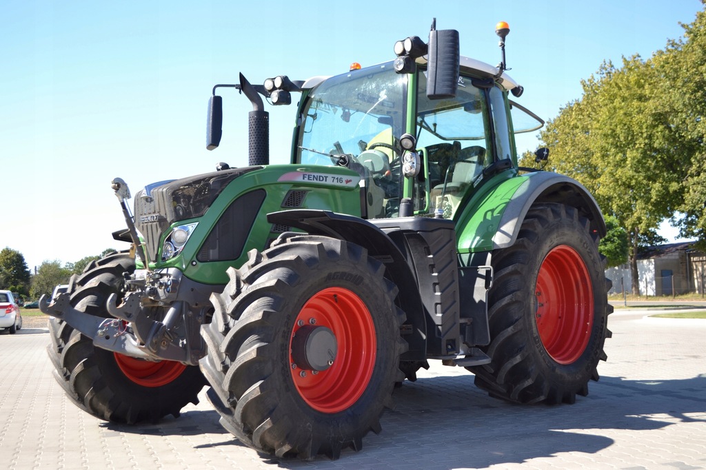 Купить Сельскохозяйственный трактор FENDT 716: отзывы, фото, характеристики в интерне-магазине Aredi.ru