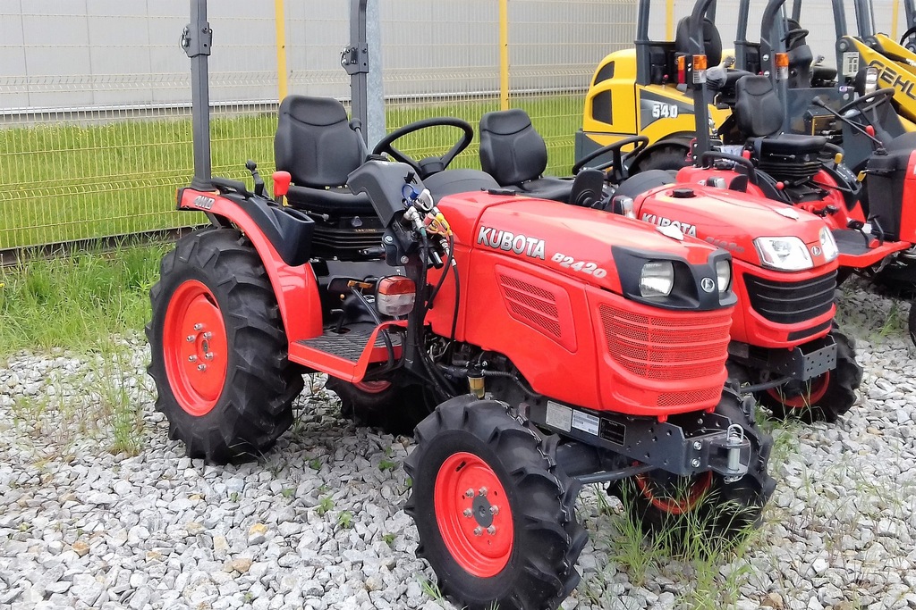 Mini Traktor KUBOTA B2420