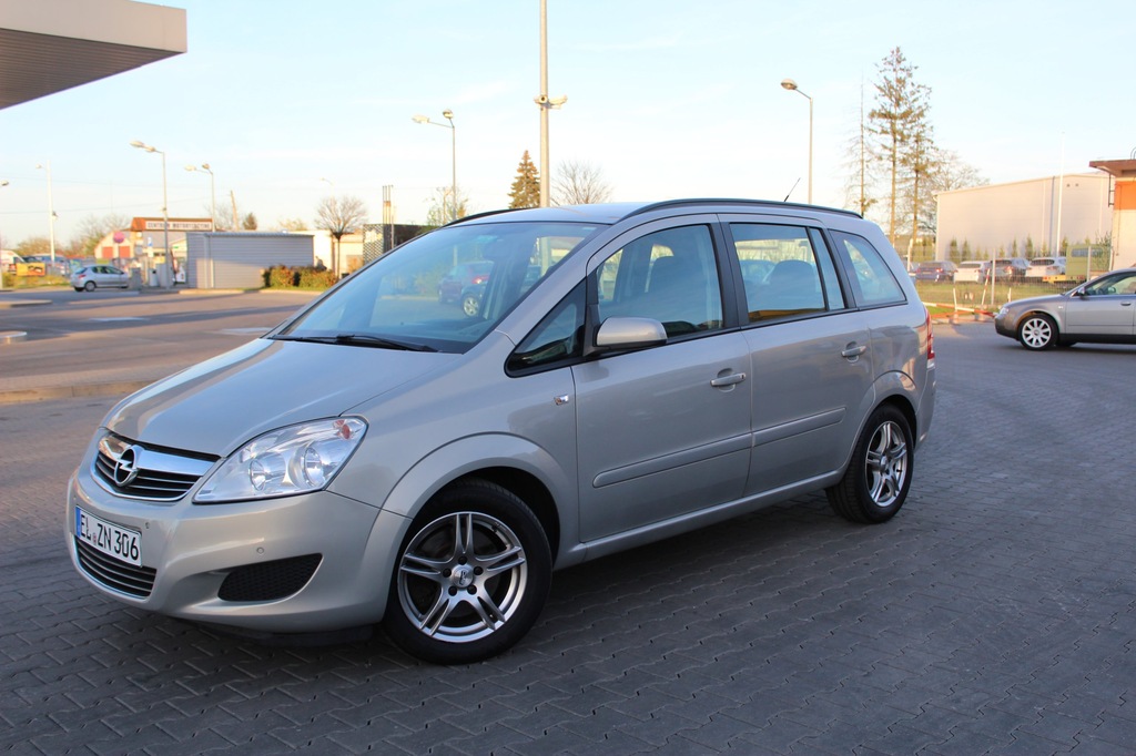 Opel zafira 2008 год