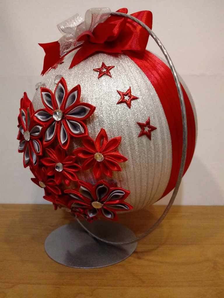 bombka swiateczna na stojaku kanzashi handmade