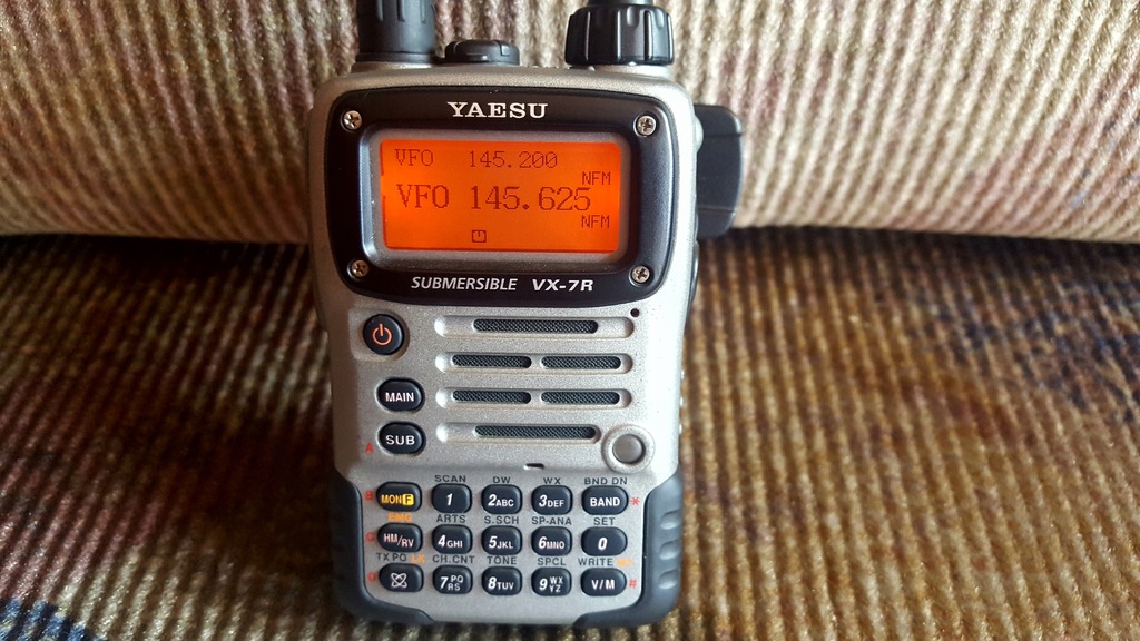 YAESU VX-7R 50/144/430 MHZ