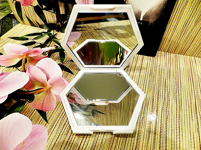 fenty beauty compact mirror lusterko