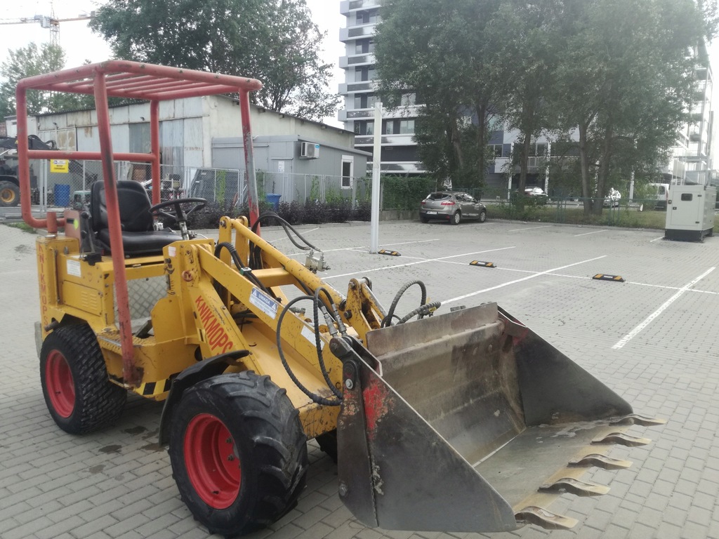 KNIKMOPS 130 MINIŁADOWARKA DO UKŁADANIA KOSTKI