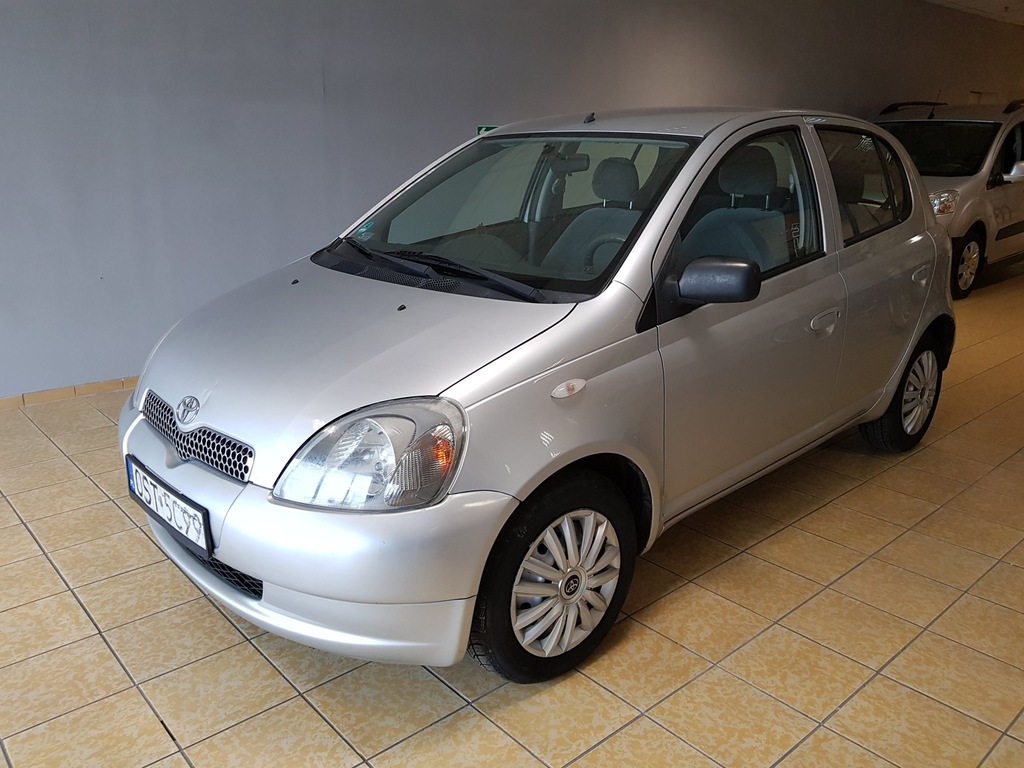 SAMOCHÓD OSOBOWY TOYOTA YARIS ROK 2000 SILNIK 1.3