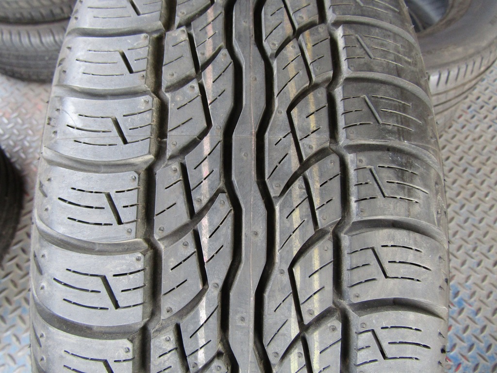 235 60 R 16 BRIDGESTONE DUELER H/T 687