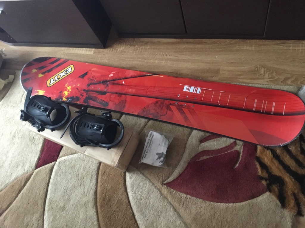Deska snowboardowa z wiazaniami nowa  exit 145 cm