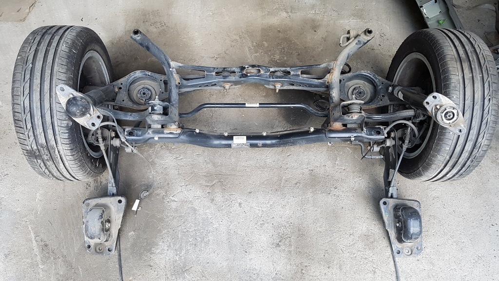 VW Golf VI 6 wózek tylny zawieszenie tył kompletne