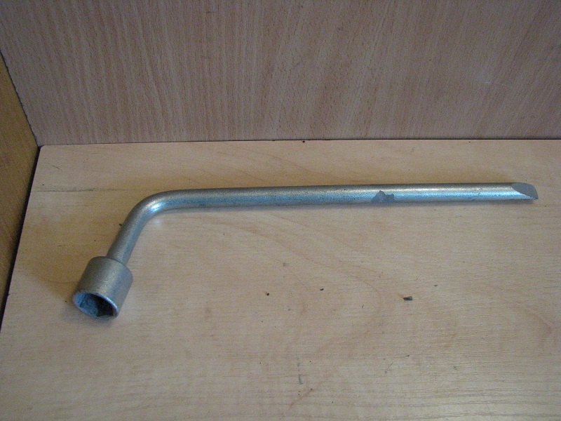 KLUCZ DO KÓŁ TOYOTA YARIS I 99-05