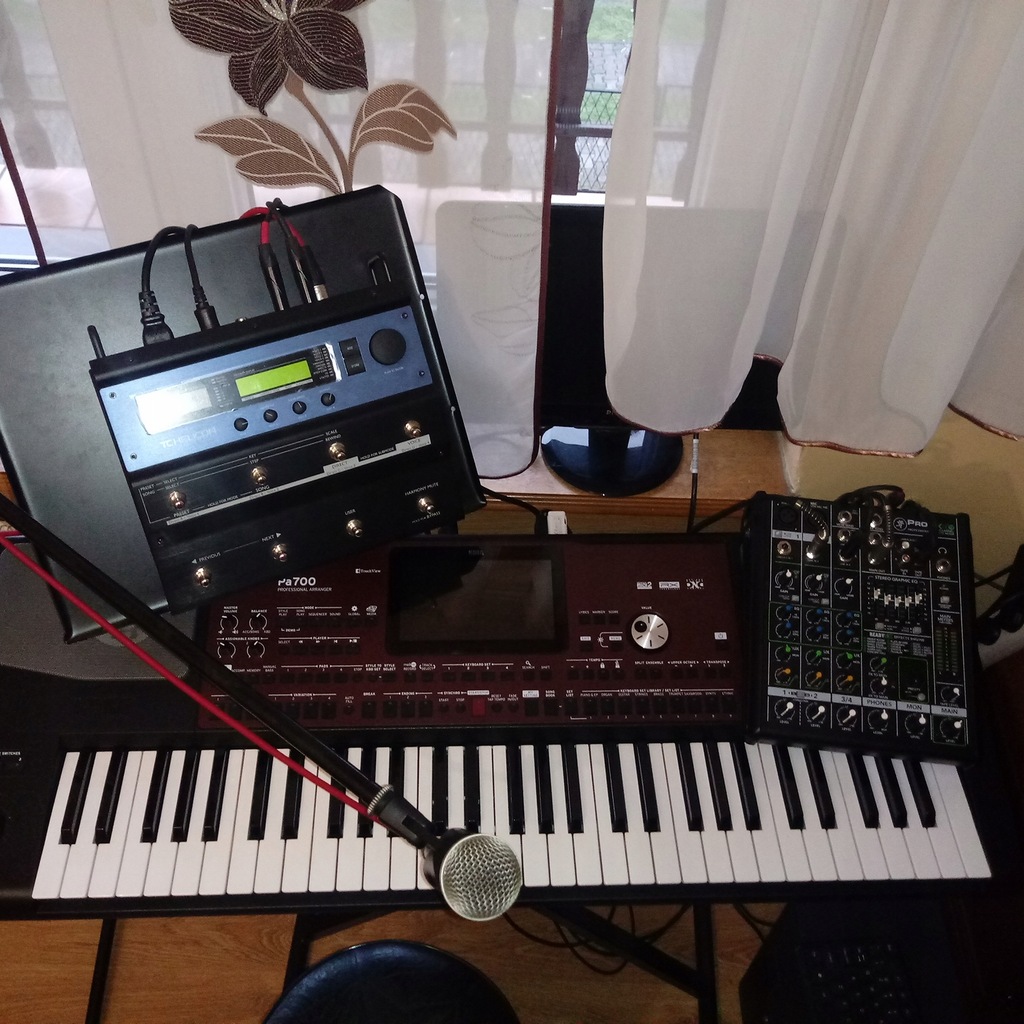 korg pa700+tc helicon voicelive +dodatki warto!!!