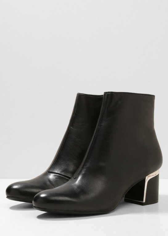 Dkny corrie 2025 ankle booties