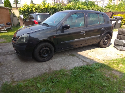 Ładny Renault Clio 2002 5-drzwiowy + zimowe opony