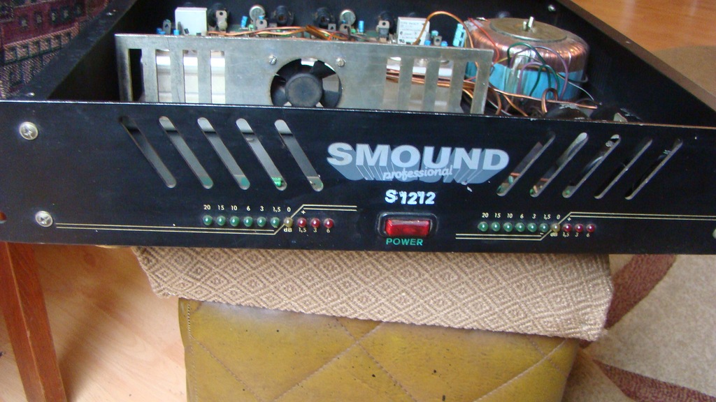 Estradowa końcówka mocy SMOUND 2x100W 4 OHm