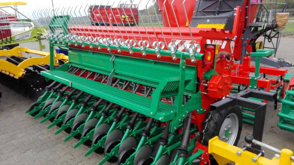 SIEWNIK ZBOŻOWY AGROMASZ SR300 koła kopiujące 3,0m