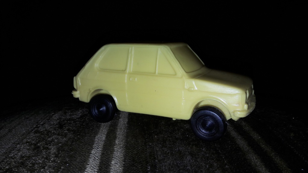 FIAT 126p zabawka z lat 70-tych PRL