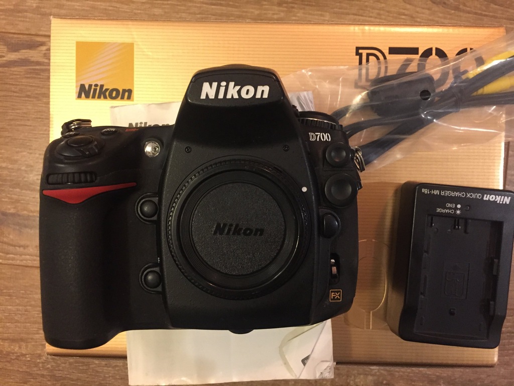Nikon D700 NOWA MIGAWKA SUPER STAN oryginalny grip