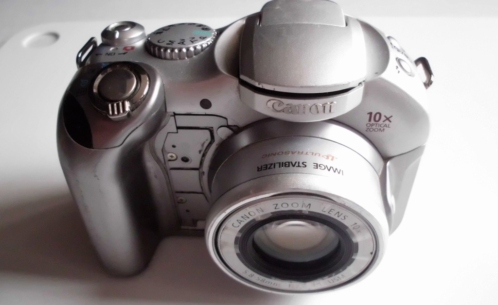 Aparat fotograficzny Canon PC 1058 z zoomem 10x