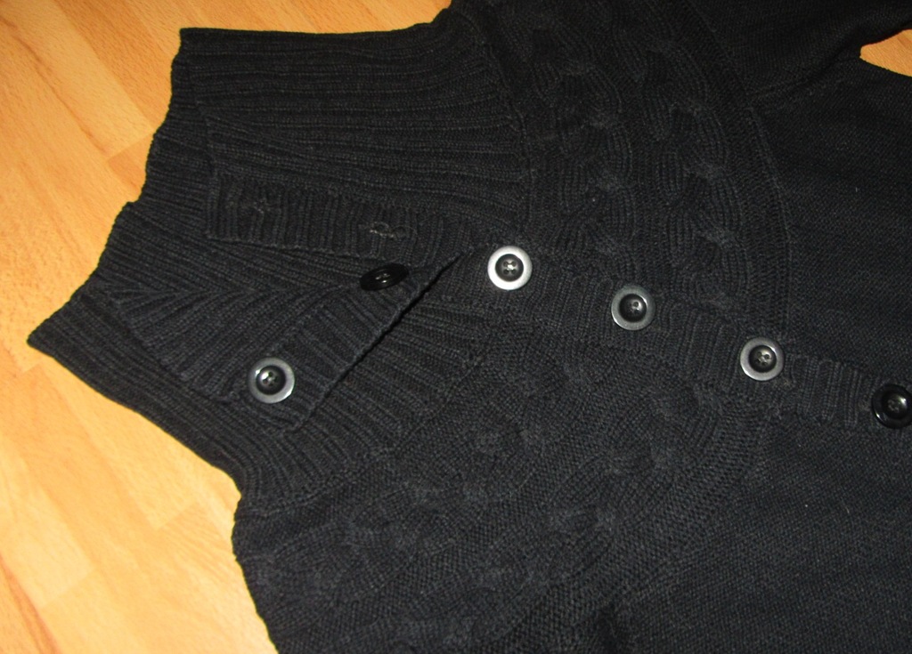 Sweter czarny na guziki ciepły długi/warkocze 38 M