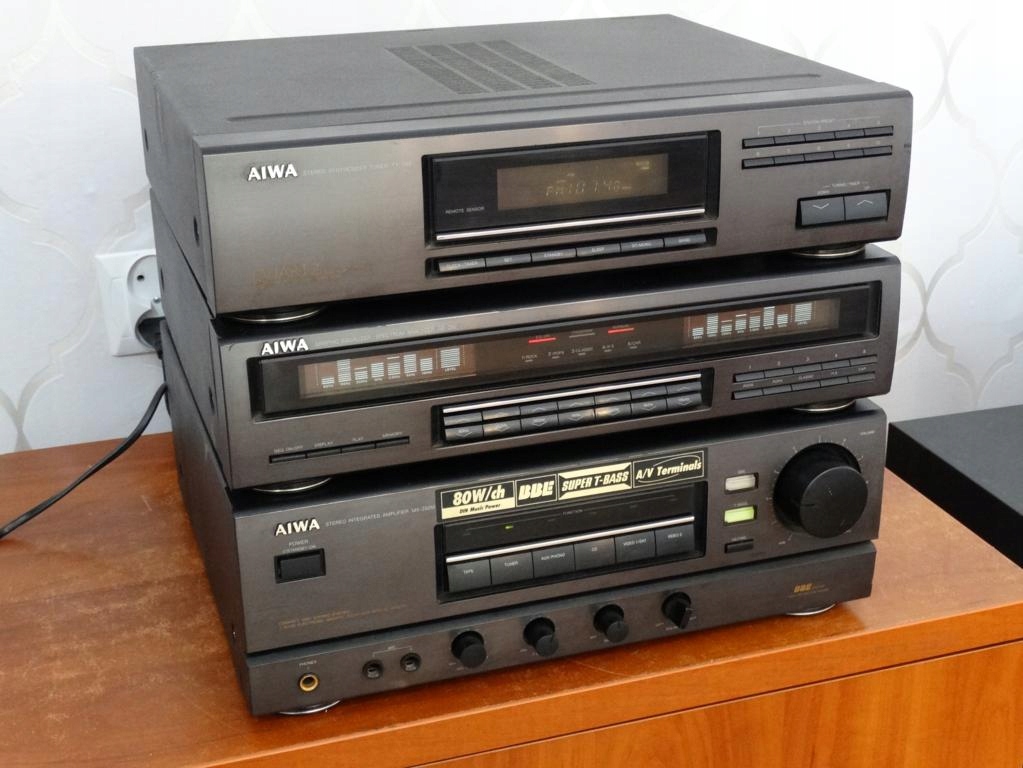 Wzmacniacz, korektor i tuner Aiwa. 280 wat.