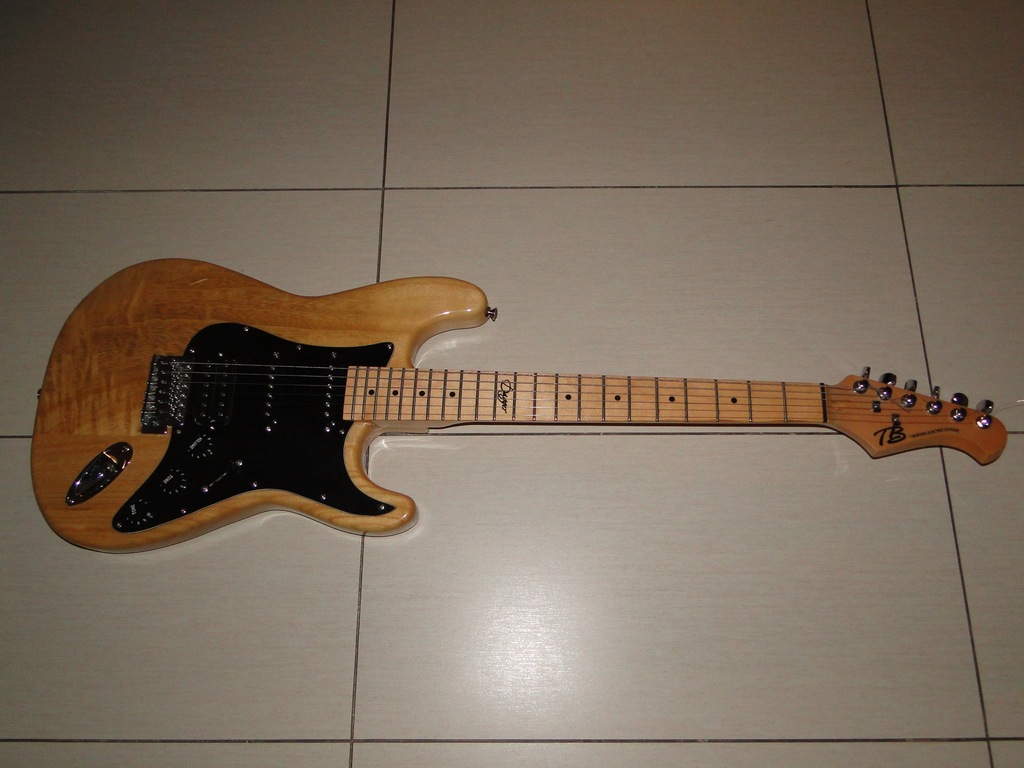 ZAWODOWA GITARA ELEKTRYCZNA T.BURTON DAGGER.NÓWKA