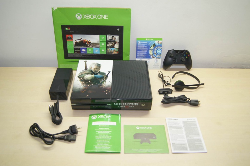 XBOX ONE 500 gb + UFC 3 , FIFA 18 , GTA 5 , Sniper