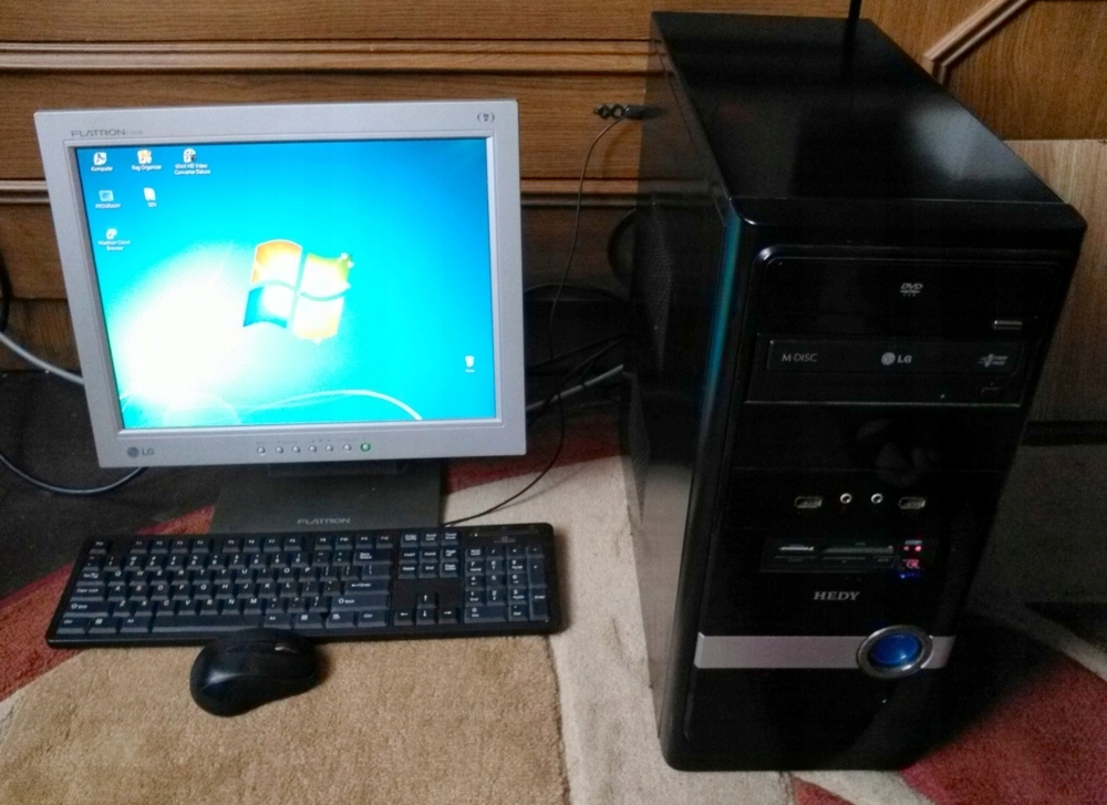 KOMPUTER STACJONARNY ASUS + CAŁY ZESTAW
