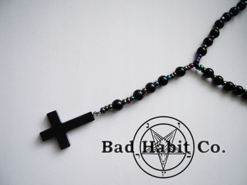 RÓŻANIEC ODWRÓCONY KRZYŻ GOTH METAL SZATAN 666