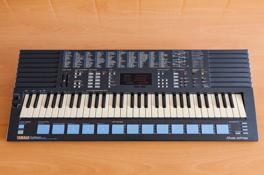 RETRO ORGANY KEYBOARD YAMAHA PortaSound PSS 680