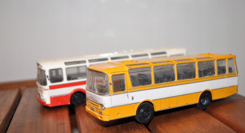 DWA AUTOBUSY AUTOKARY PRL ZABYTKI PAMIĄTKI ZABAWKI