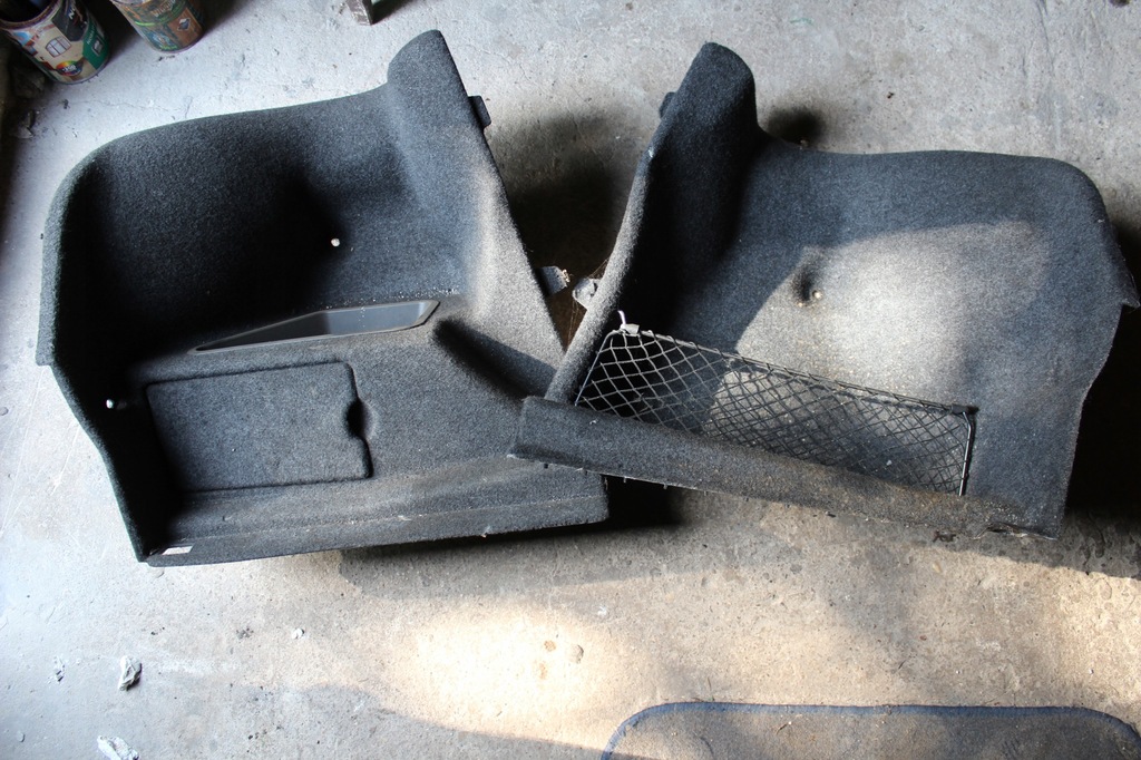 BMW E60 51477057382 boczek bagażnika prawy nadkole