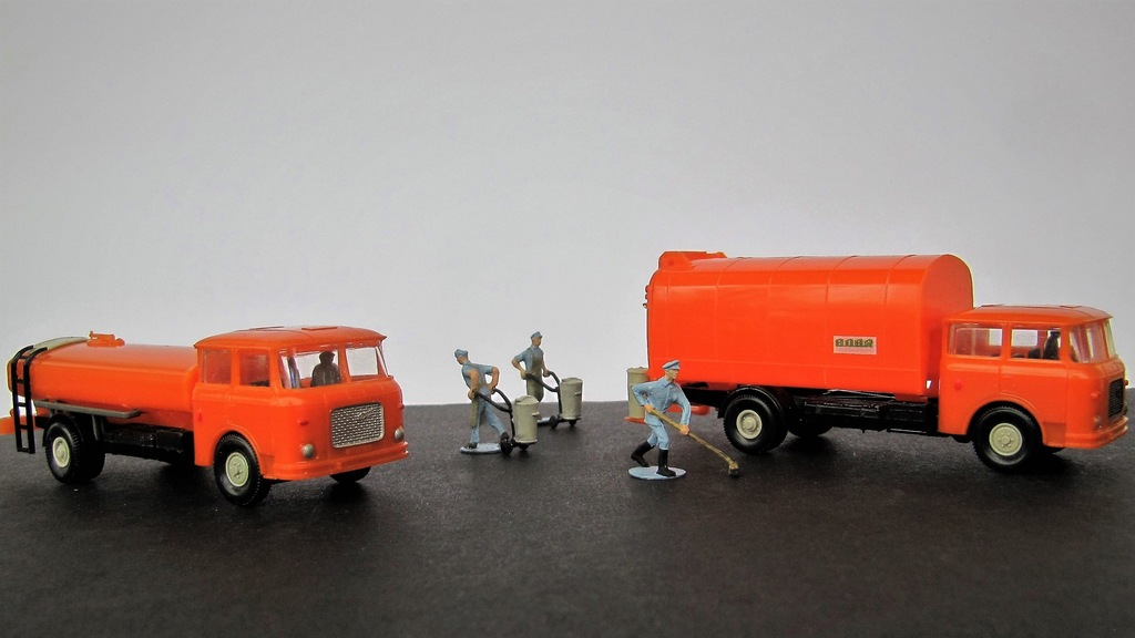 ŚMIECIARKA & POLEWACZKA PRL - PKP - HO 1:87