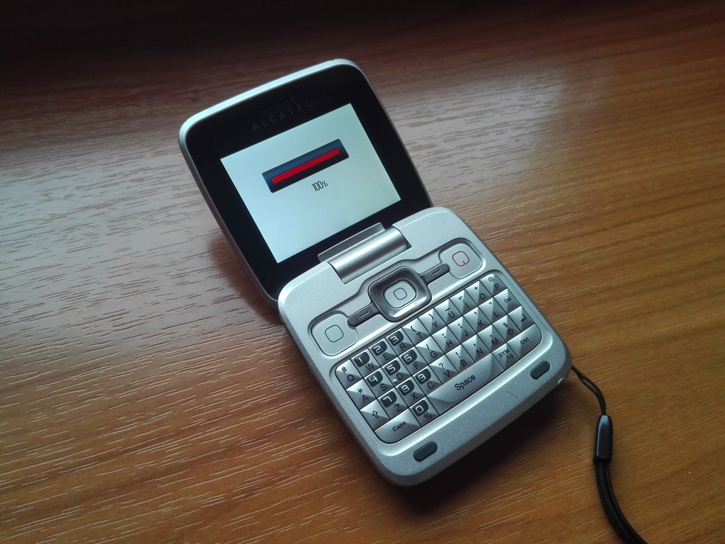 Telefon Alcatel OT-808 tzw. puderniczka