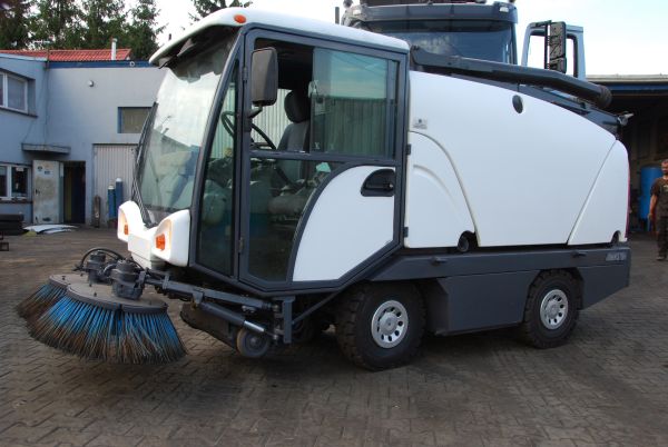 ZAMIATARKA JOHNSTON C40 142a 101T CHODNIKOWA