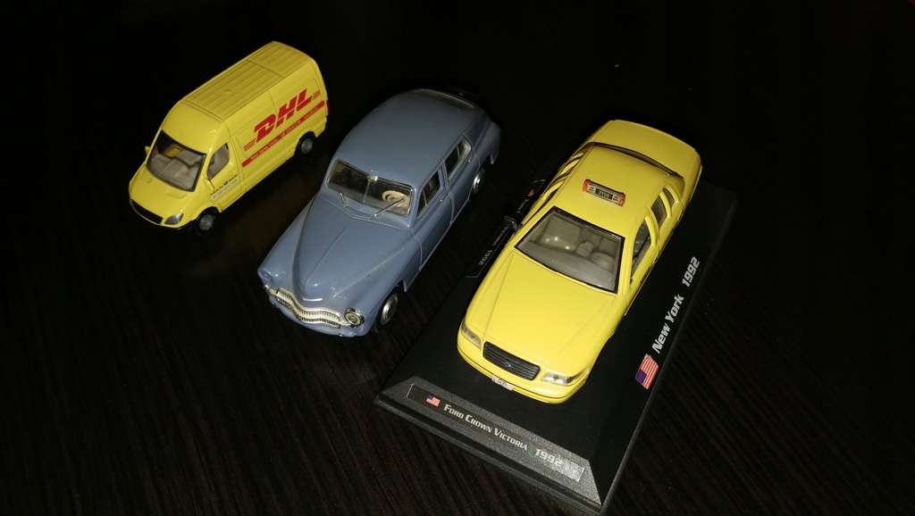 Trzy modele, Warszawa, Ford Crown Taxi, DHL