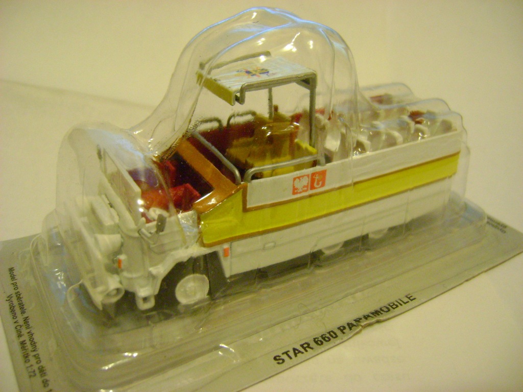 DeAgostini Star 660 Papamobile (1/72)