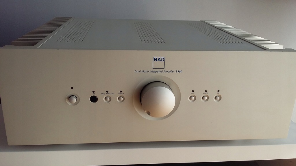 Wzmacniacz NAD S300