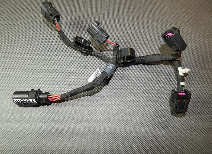 SKODA OCTAVIA III INJECTOR BEAM 06L971627A