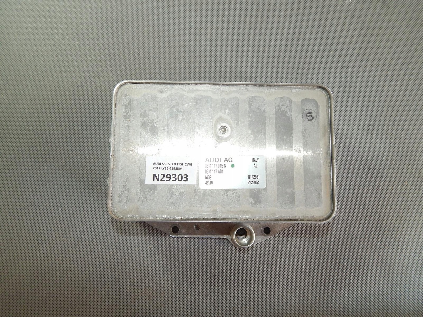 AUDI S5 F5 3.0 TFSI OIL COOLER 06M117015N