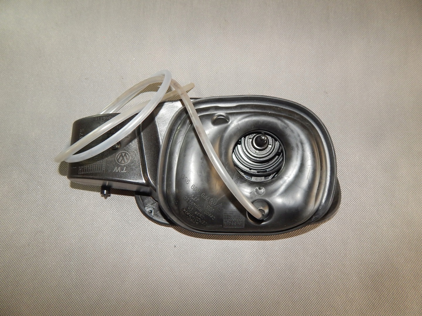 VW TOUAREG FUEL FILLER FLAP 7P6809857