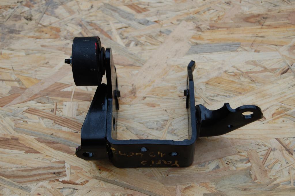 SUPPORT SUPPORT PLAQUE MOTEUR TOYOTA YARIS 1.3VVTI 2013