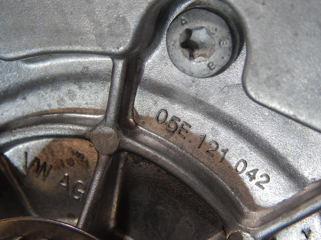VW GOLF VII water pump 04E907593 05W121042