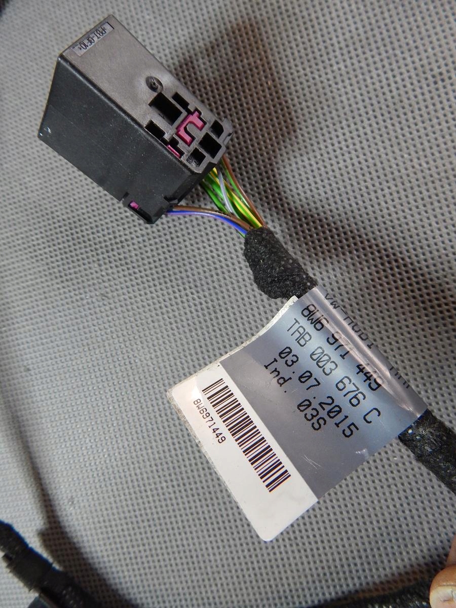 AUDI S5 F5 PODAJNIK supports right 8W6857760
