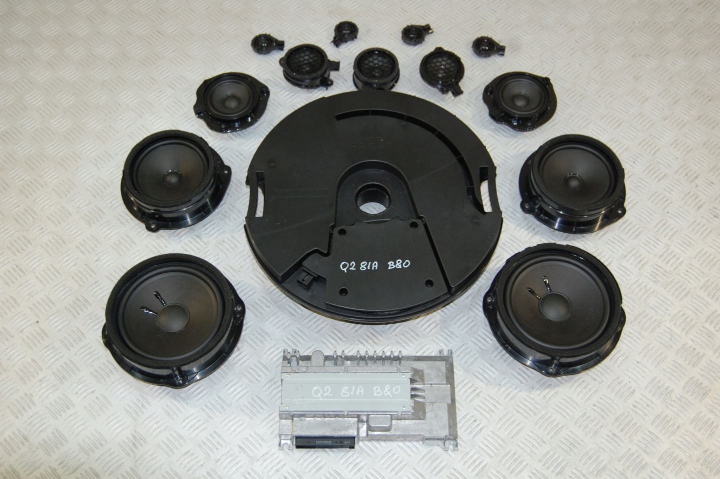 speakers amplifier bang OLUFSEN AUDI Q2 81A